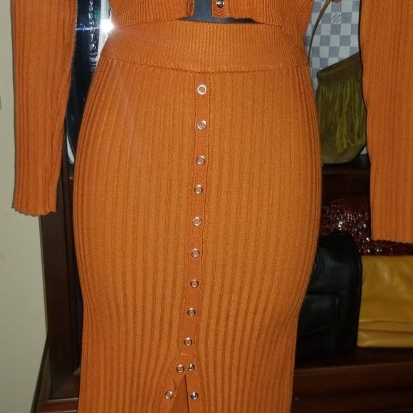 Gorgeous 2 piece skirt set - Picture 3 of 6